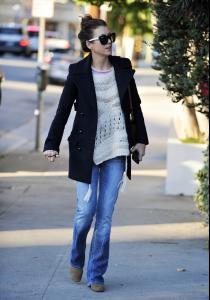 Kate Walsh 2012-12-27 - Shopping in LA (4).jpg