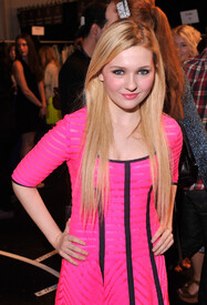 AbigailBreslin09132012NanetteLeporeFashionShowinNYC3.jpg