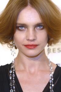 72056_Natalia_Vodianova___AMFARcelebutopia310108_01_122_743lo.jpg