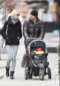 31462_Tikipeter_Karolina_Kurkova_out_with_family_006_123_460lo.jpg