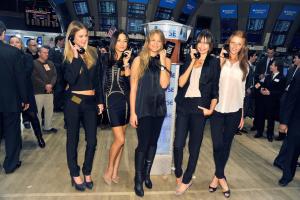 2011_SI_Swimsuit_Models_ring_NYSE_Closing_9aKf0YomQX0l.jpg