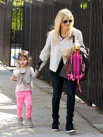 sarahmichellegellar_022113_10.jpg