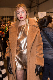 MaxMara Fall 2016 Backstage _a5fcpS8PNex.jpg