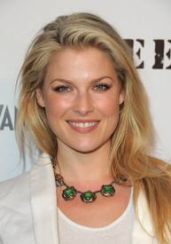 celebrity_paradise.com_TheElder_AliLarter2010_02_28_FEEDFoundation8.jpg