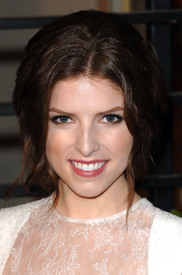 Anna_Kendrick_2010_Vanity_Fair_Oscar_Party_001.jpg