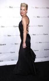 8Amber_Heard_Black_Dress_Metropolitan_Opera_New_York_City_03262012_4.jpg
