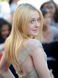 dakota-fanning-the-twilight-saga-eclipse.jpg