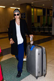 Cara-Delevingne-at-JFK-Airport--11.jpg