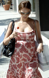 jessica-alba-lollipop-4148-8.jpg