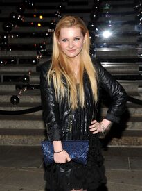 Tikipeter_Abigail_Breslin_Vanity_Fair_Party_1_009.jpg