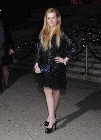 Tikipeter_Abigail_Breslin_Vanity_Fair_Party_1_010.jpg