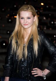 Tikipeter_Abigail_Breslin_Vanity_Fair_Party_1_017.jpg