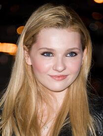 Tikipeter_Abigail_Breslin_Vanity_Fair_Party_1_019.jpg