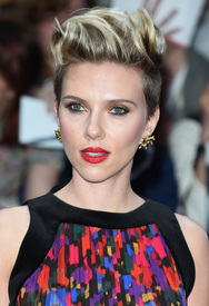 scarjo210415BZNimage004.jpg