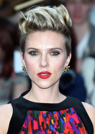 scarjo210415BZNimage005.jpg