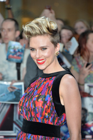 scarjo210415BZNimage020.jpg