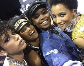 hbz-the-list-model-backstage-selfies-lineisymont.jpg