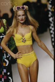 karen_Mulder_chanel_yellow320802_12.jpg