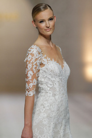 Pronovias_spring_2015_-_Gaud_Novias.jpg