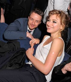 Imogen-Poots-and-James-McAvoy.7jYPbYakamW-DTeWf4.jpg