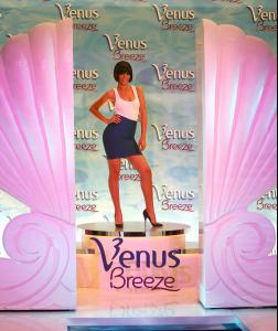 rihanna_2007_venus_breeze_celebrity_legs_of_a_goddess_3.jpg