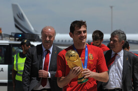 Spanish Football Team Arrives Barajas Airport vZVxNJ68nIgl.jpg