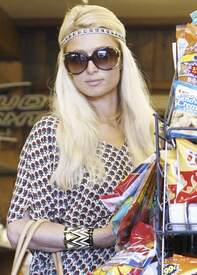 Paris Hilton shops for snacks at Pacific Coast Greens in Malibu457lo.jpg