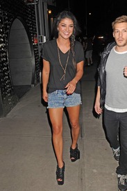 002_Jessica_Szohr_Outandaboutinthe_Meatpacking_District.jpg