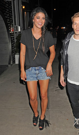 004_Jessica_Szohr_Outandaboutinthe_Meatpacking_District.jpg