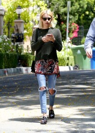 Emma Roberts House Hunts In BH BG9qi1O1RFBx.jpg