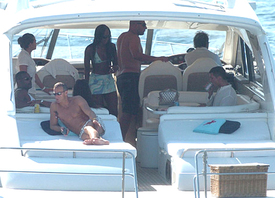 Naomi_Campbell_Ibiza__12_8_2008_25.jpg