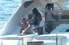 Naomi_Campbell_Ibiza__12_8_2008_26.jpg