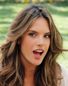 tduid300011_AlessandraAmbrosio.jpg