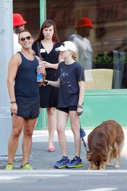 Amanda_Seyfried_goes_run_pal_dog_Finn_New_KFj_Av.jpg