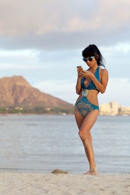 Bai Ling on the beach in Hawaii 19.8.2012_38.jpg