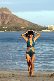 Bai Ling on the beach in Hawaii 19.8.2012_49.jpg