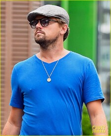 002_leonardo-dicaprio-urges-fans-to-vote-for.jpg