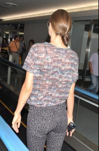 miranda-kerr-tokyo-airport-09071203.jpg