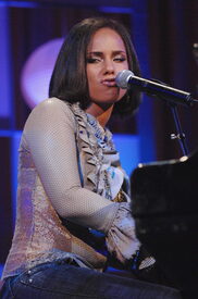 Alicia_Keys_@_The_Millennium_Ball_2006_6.jpg