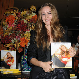 Preppie_-_Alicia_Silverstone_hosts_THE_KIND_DIET_book_launch_-_October_8_2009_9154.jpg