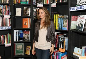 Celebutopia-Alicia_Silverstone-Book_signing_of_her_new_book_in_Hollywood-13.jpg