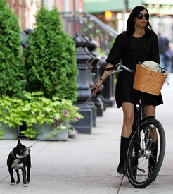 famke_janssen_out_in_new_york_city_tikipeter_celebritycity_002.jpg