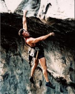 p_83988_sylvester_stallone_cliffhanger_8x10_phot.jpg