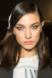 Thierry_Mugler_Spring_2013_Backstage_k08f_GSft_Qr_A.jpg