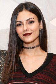 Victoria_Justice_22-50.jpg