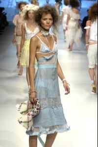 fre_D___G_Spring_2006_Ready_to_Wear3.jpg