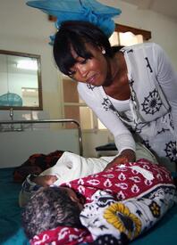 Naomi_Campbell_visits_Temeke_hospital_in_Tanzania_04.jpg