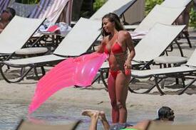 th_alex_morgan_and_sydney_leroux_in_bikinis_on_the_beach_in_hawaii_22.jpg