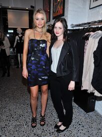 Alexis_Bledel_Twinkle_By_Wenlan_Pop-Up_Shop_opening_party_101209_004.jpg