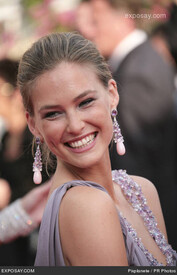 bar_refaeli_2008_cannes_film_festival_opening_o_R.jpg